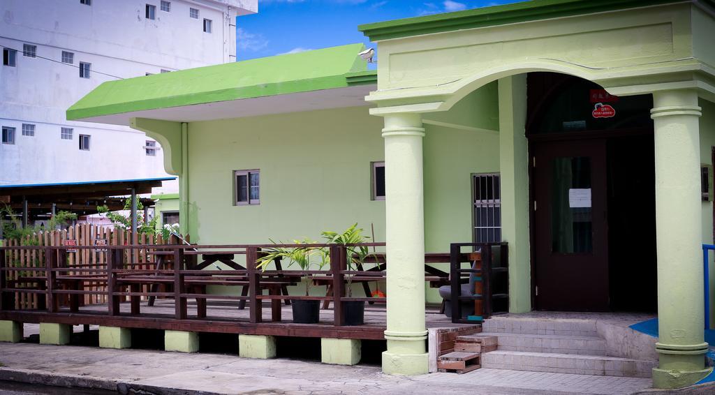 G.T. Guest House Garapan Esterno foto
