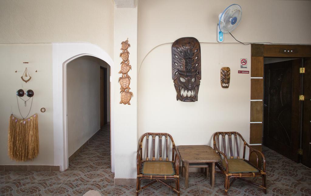 G.T. Guest House Garapan Esterno foto