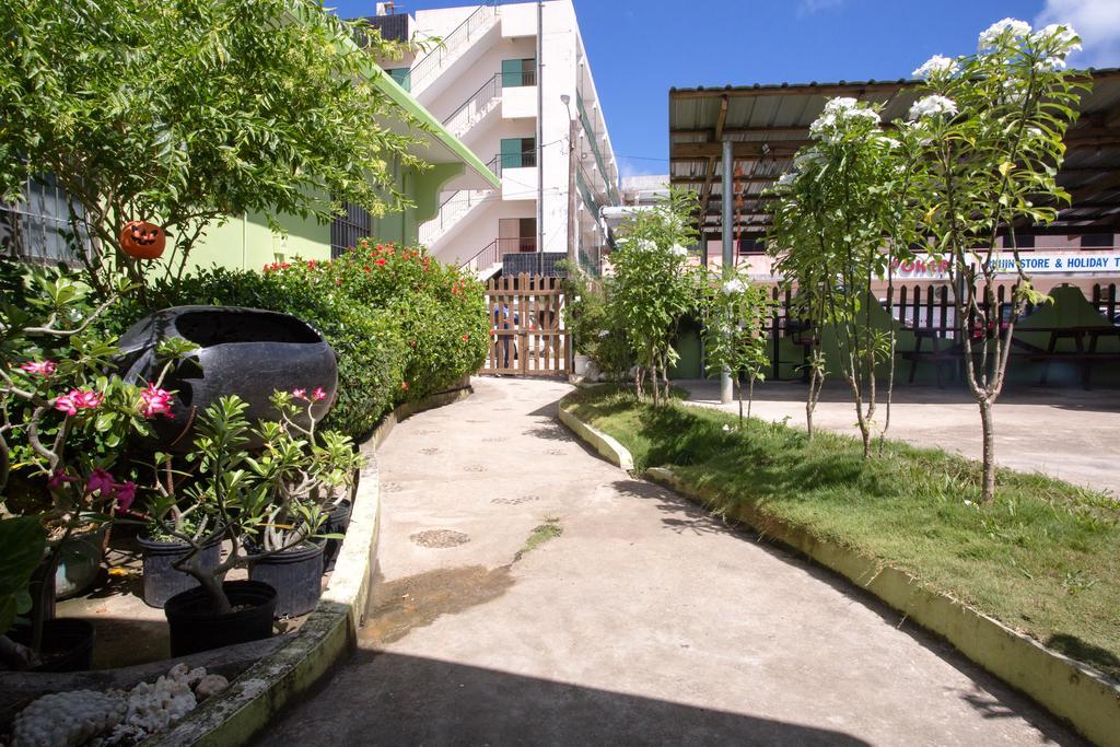 G.T. Guest House Garapan Esterno foto